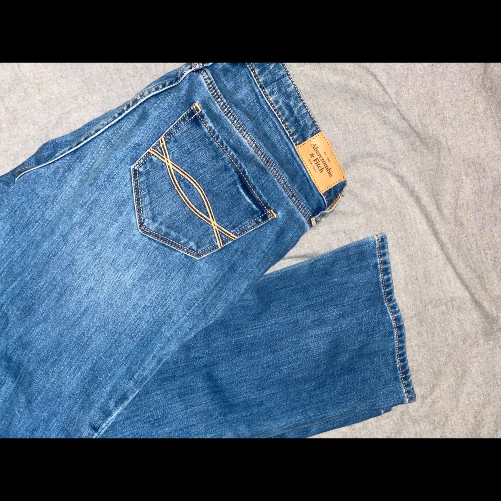 NWOT Women’s Abercrombie Straight Boot Jeans 2 L